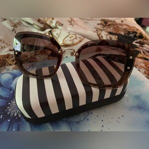 Vintage brown Henri Bendel sunglasses